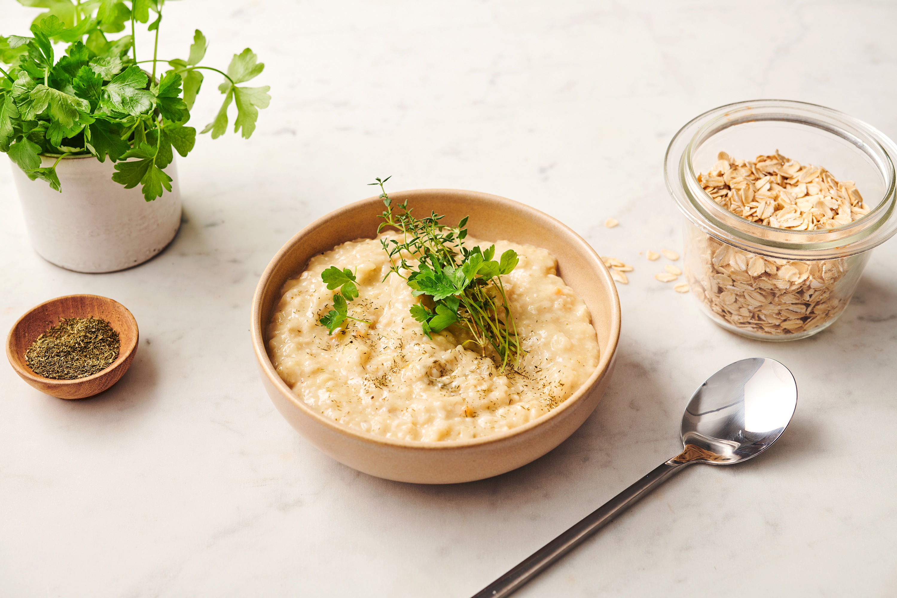 Hafertage-Porridge-herzhaft-mit-Kraeutern